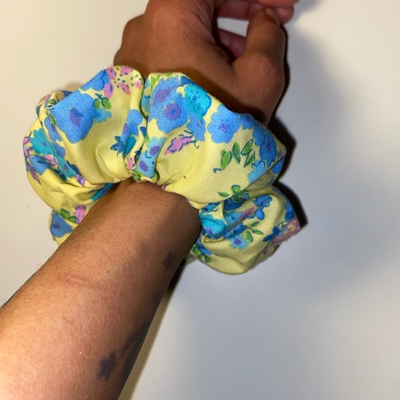 Handmade FLORA cozybeanz Scrunchie - Picture 4 of 4